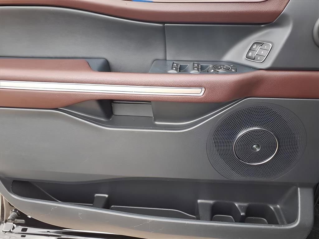 Used 2024 Ford Expedition Limited image 21
