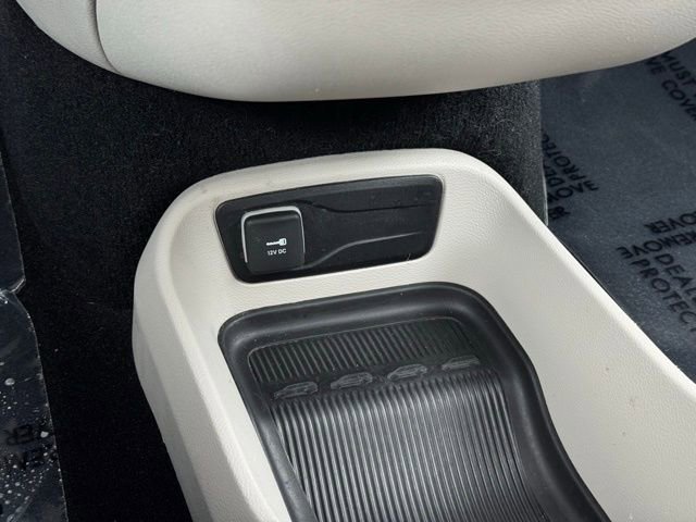 Used 2023 Chrysler Voyager LX image 16