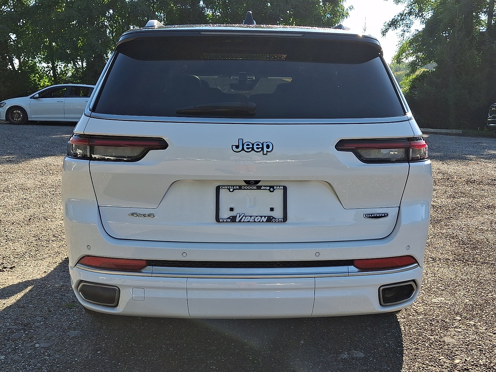 Used 2023 Jeep Grand Cherokee L Summit w/ Luxury Tech Group V AWD/4WD image 5