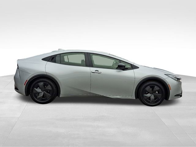 Used 2024 Toyota Prius LE image 9
