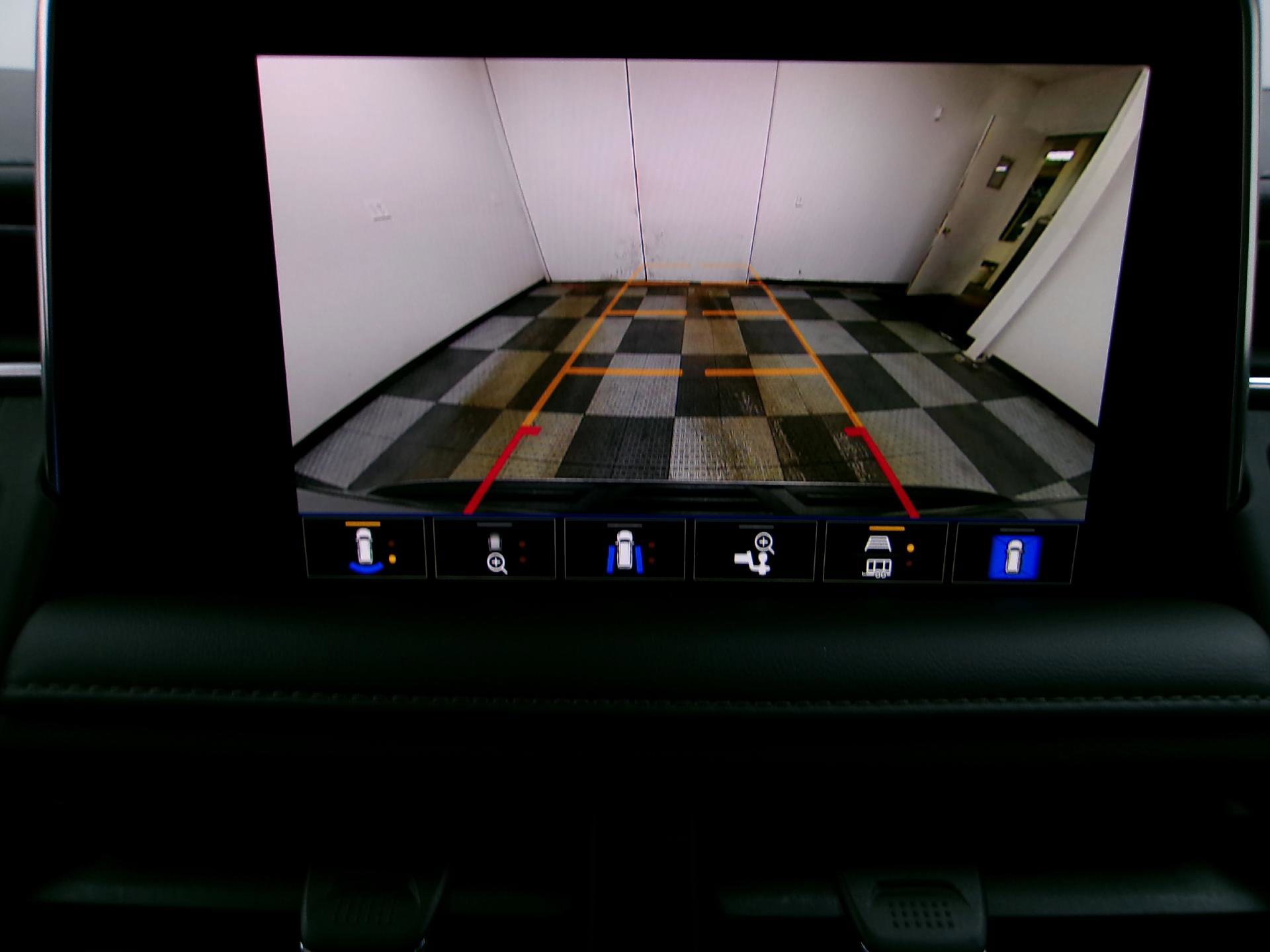 Used 2022 Chevrolet Tahoe Z71 w/ Z71 Off-Road Package image 5