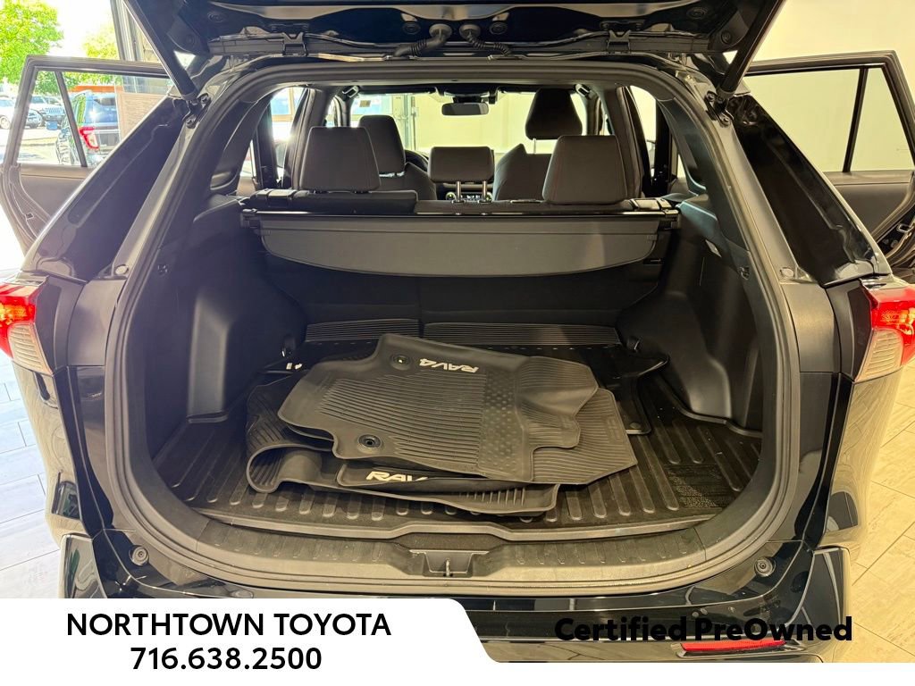 Used 2021 Toyota RAV4 SE w/ Weather & Moonroof Package AWD/4WD image 16