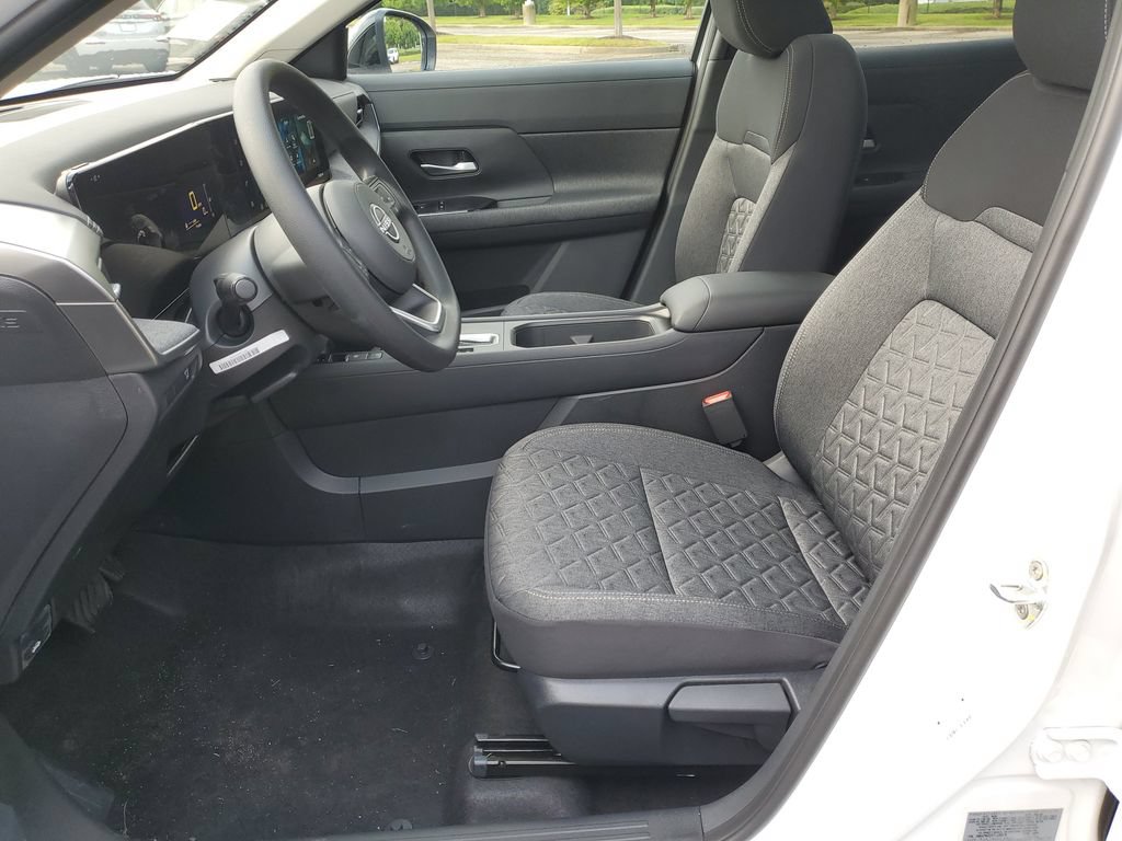 New 2026 Nissan Kicks SV w/ SV Premium Package FWD image 18