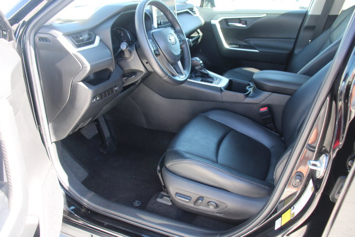 Used 2023 Toyota RAV4 XLE Premium FWD image 11