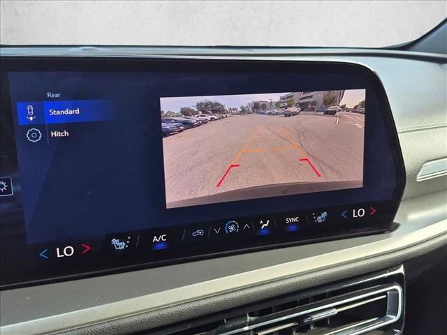 Used 2025 Chevrolet Traverse LT FWD image 14
