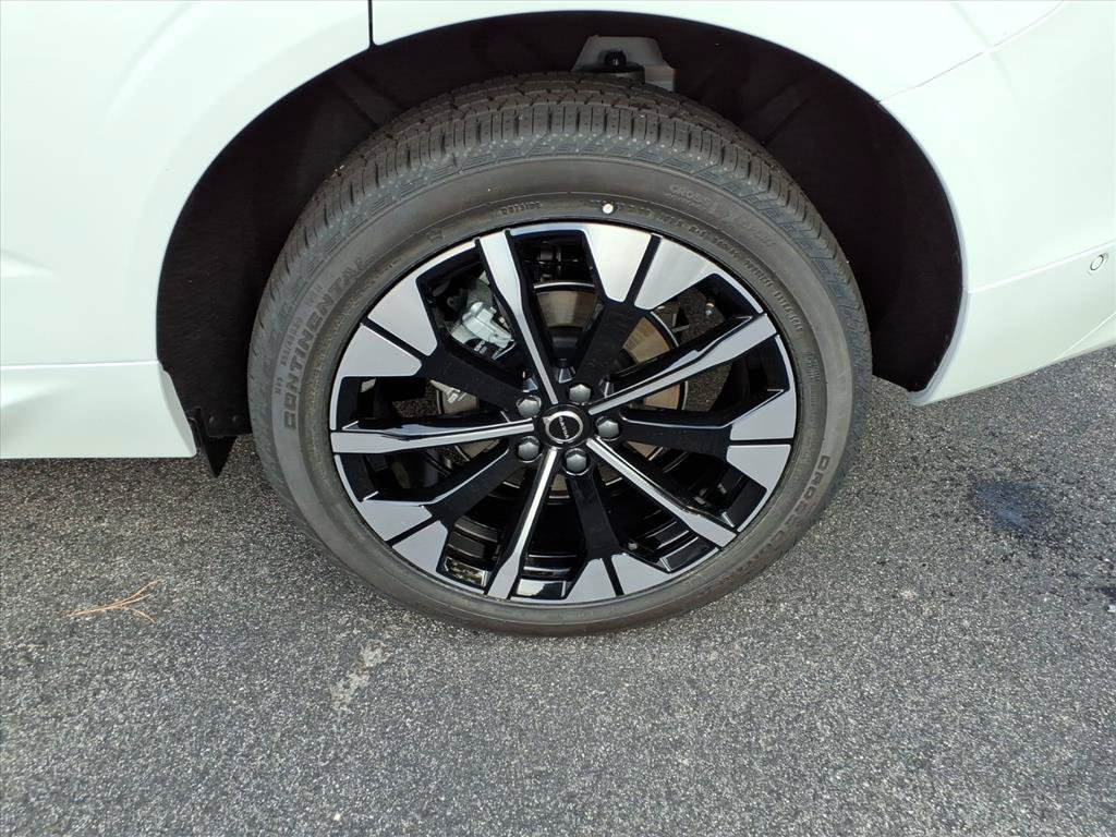New 2026 Volvo XC60 B5 Plus w/ Protection Package Premier AWD/4WD image 9