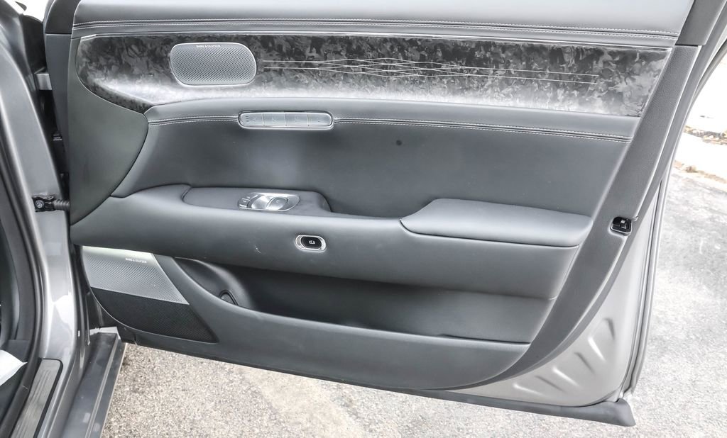 Used 2025 Genesis G90 3.5T image 46