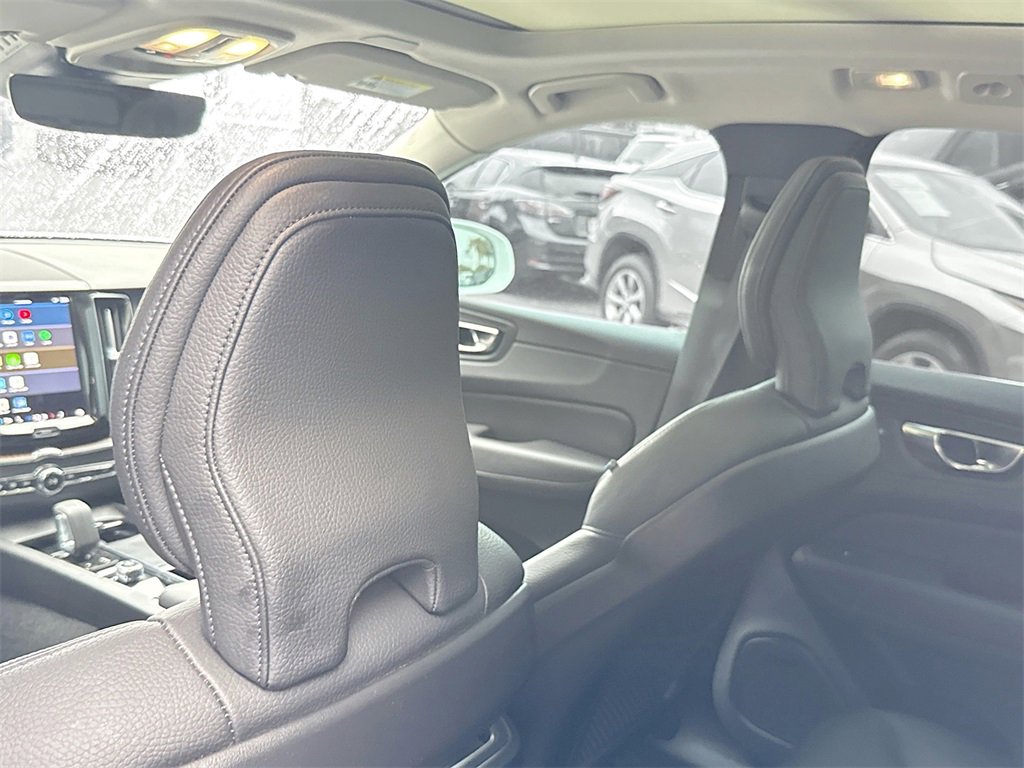 Used 2022 Volvo XC60 B5 Momentum image 28