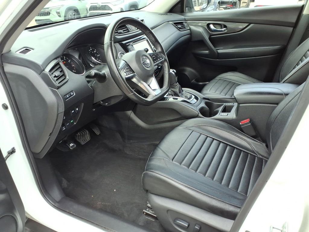 Used 2018 Nissan Rogue SV AWD/4WD image 10