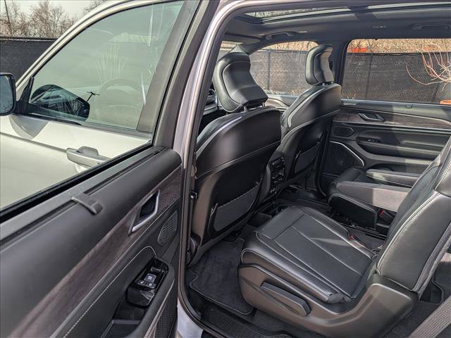 Used 2025 Jeep Grand Cherokee L Overland w/ Luxury Tech Group IV AWD/4WD image 29