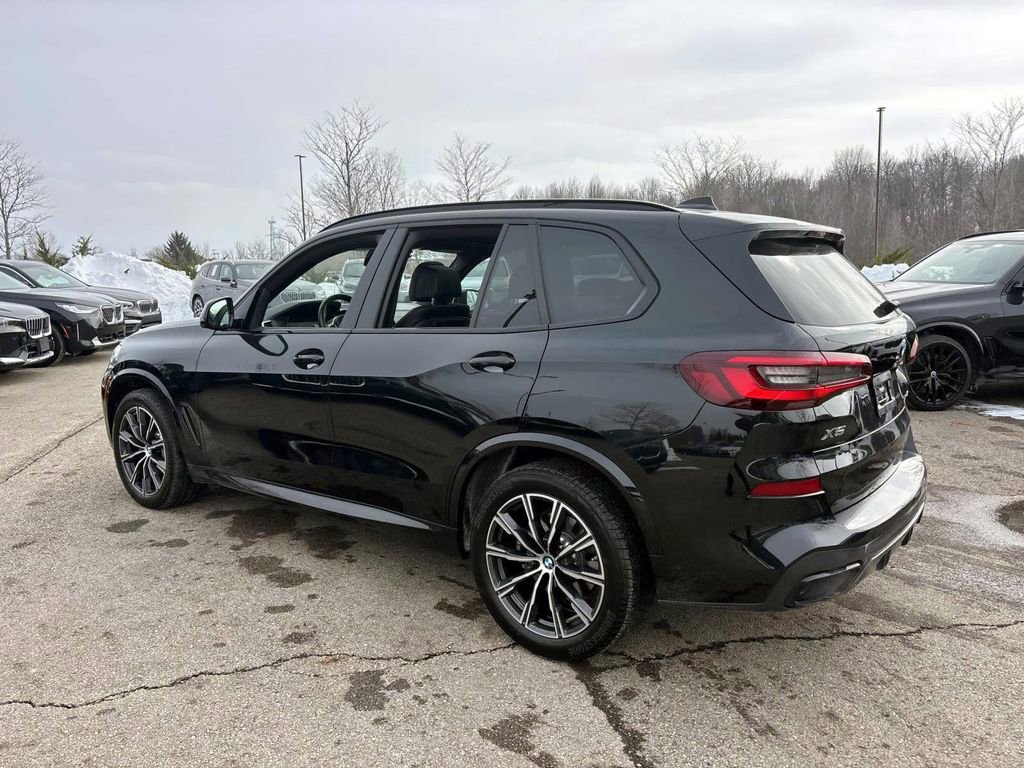 Used 2022 BMW X5 xDrive40i w/ M Sport Package image 5