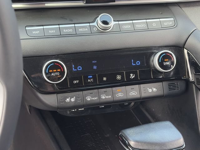 Used 2023 Hyundai Elantra Limited w/ Preferred Accessory Package FWD image 31