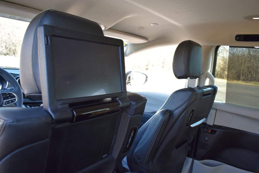Used 2024 Chrysler Pacifica Touring-L w/ Uconnect Theater Family Group image 25