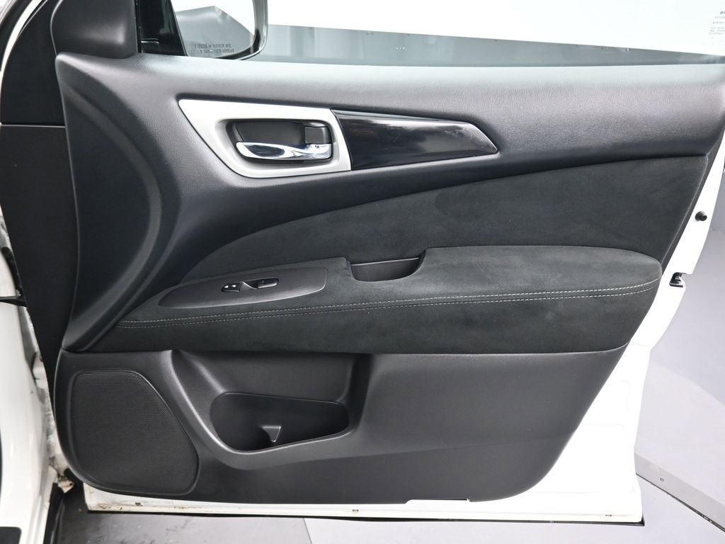 Used 2015 Nissan Pathfinder S image 48
