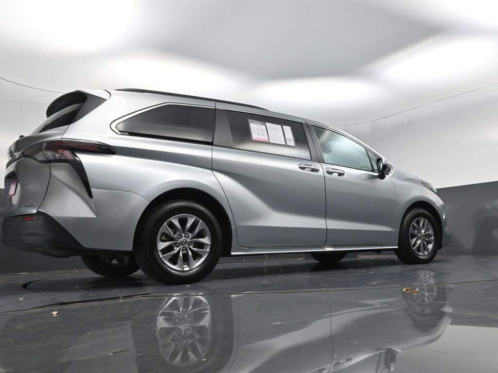 Used 2024 Toyota Sienna XLE image 22