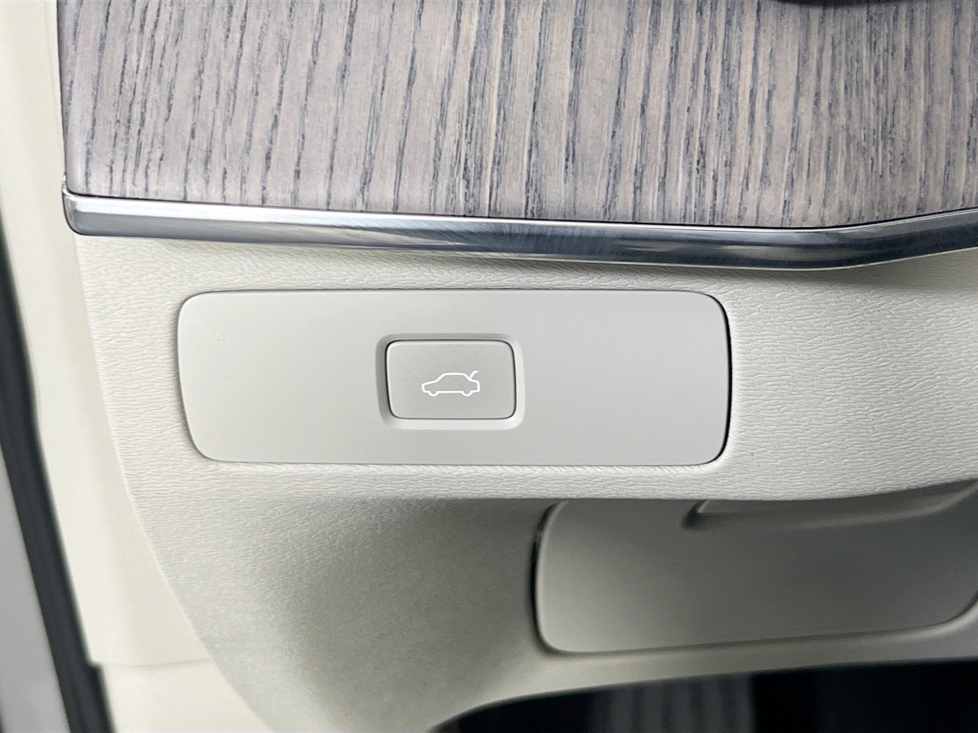 Used 2023 Volvo XC90 B6 Core w/ Protection Package Premier image 10