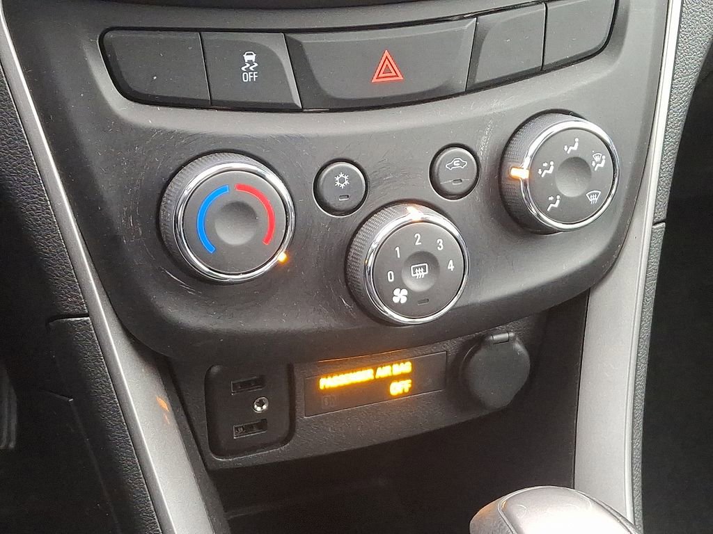 Certified 2022 Chevrolet Trax LT w/ LT Convenience Package image 16