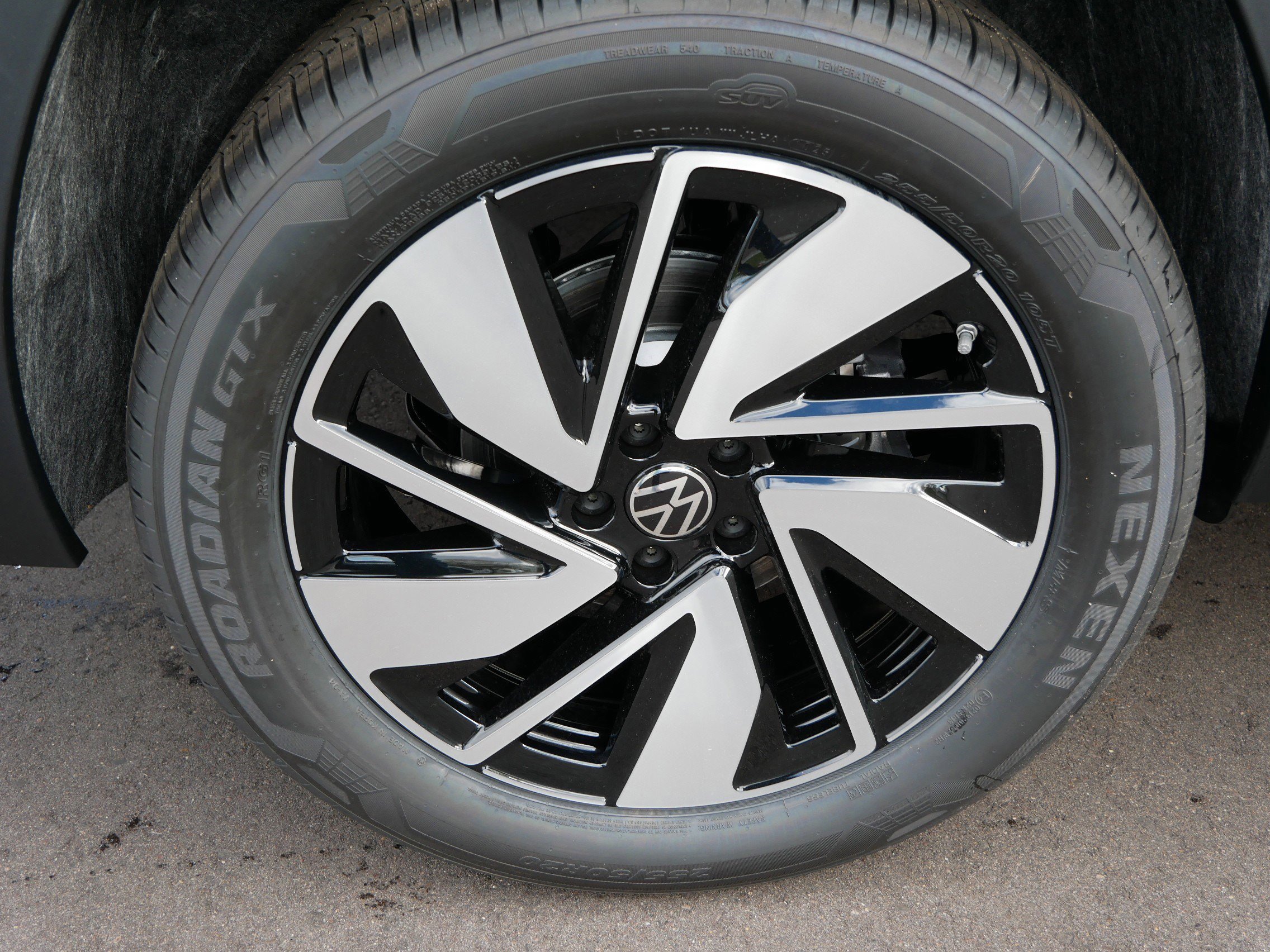New 2026 Volkswagen Atlas Cross Sport SEL Premium R-Line image 5