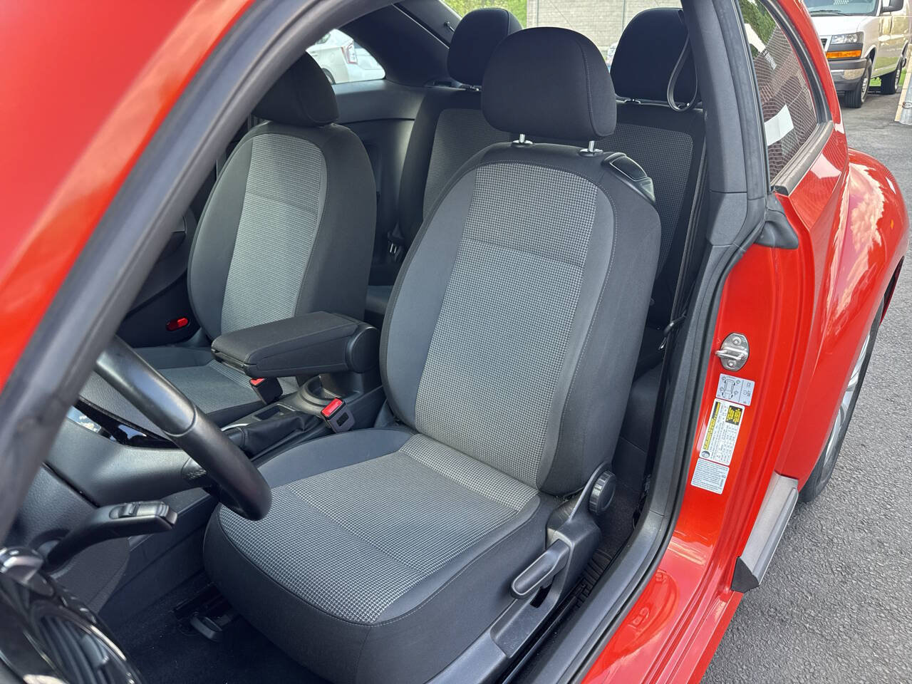 Used 2017 Volkswagen Beetle 1.8T Classic FWD image 34