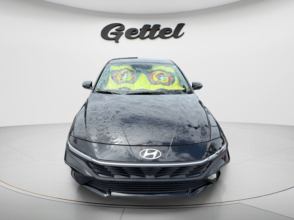 Certified 2025 Hyundai Elantra Sport FWD image 3