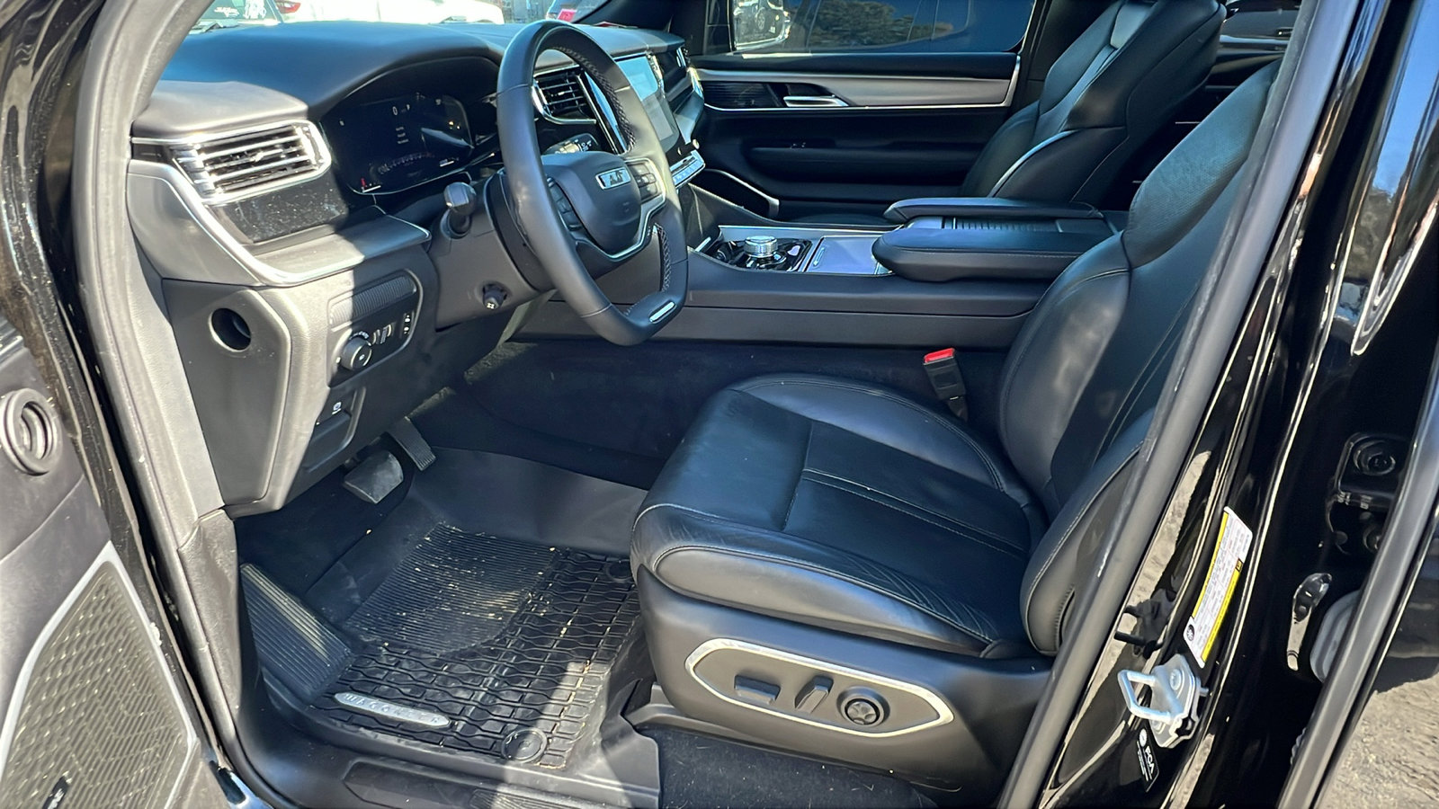 Used 2023 Jeep Wagoneer Series II image 15