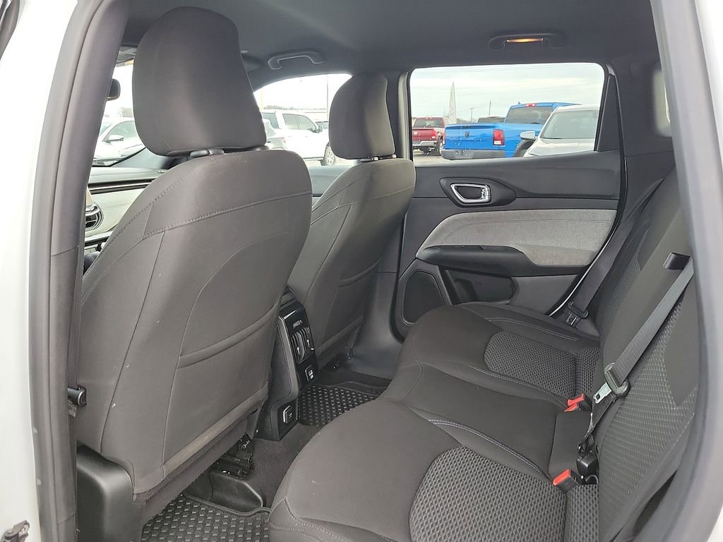 Used 2023 Jeep Compass Sport image 9