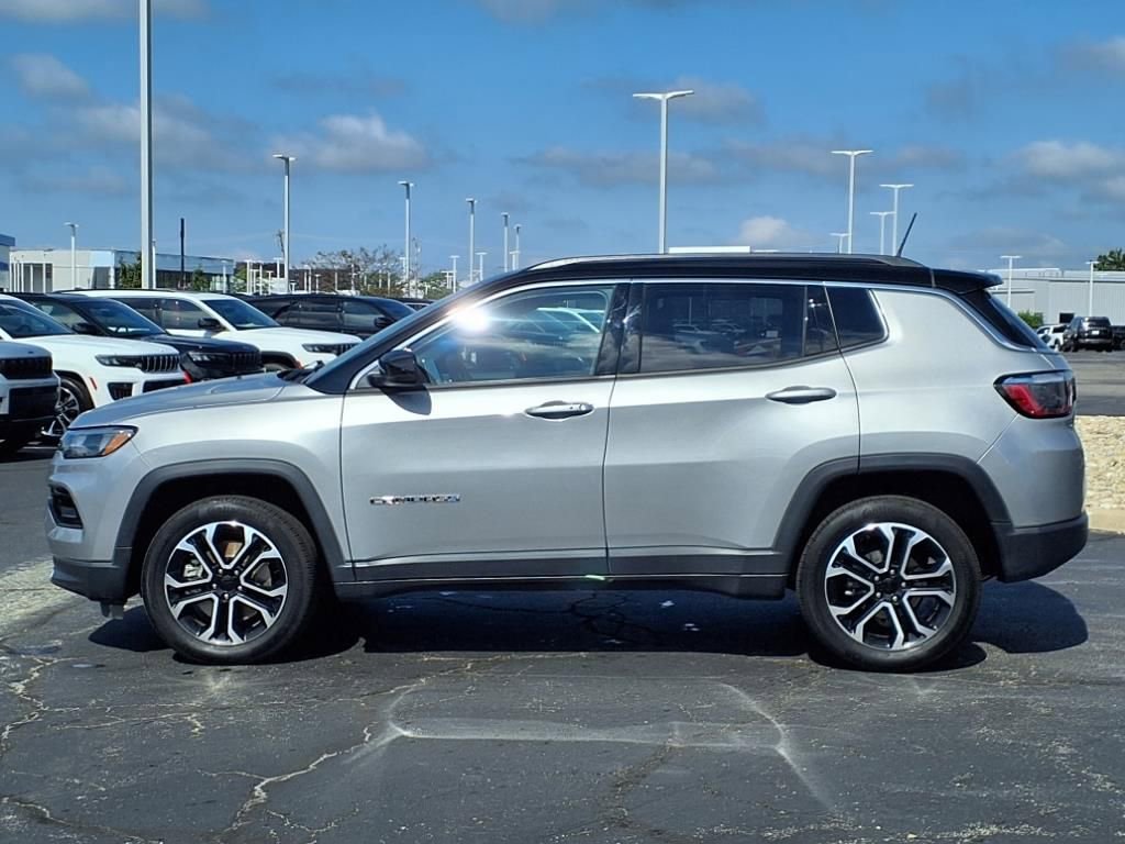 Used 2023 Jeep Compass Limited image 3