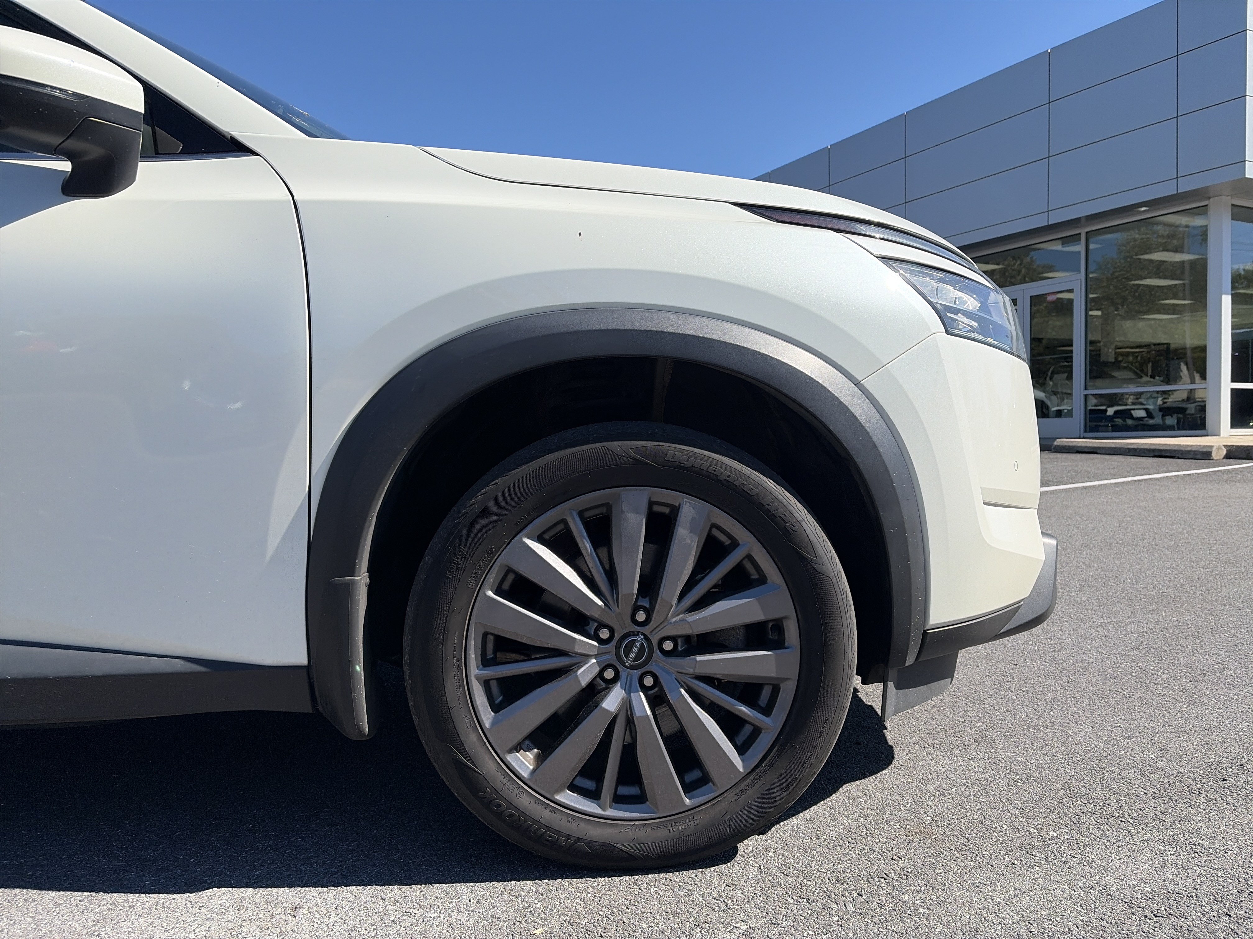 Used 2023 Nissan Pathfinder SL w/ SL Premium Package AWD/4WD image 16