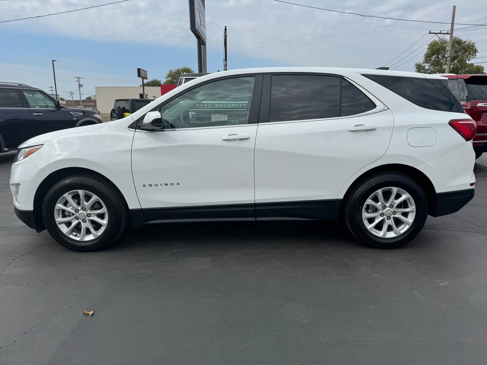 Used 2021 Chevrolet Equinox LT image 2