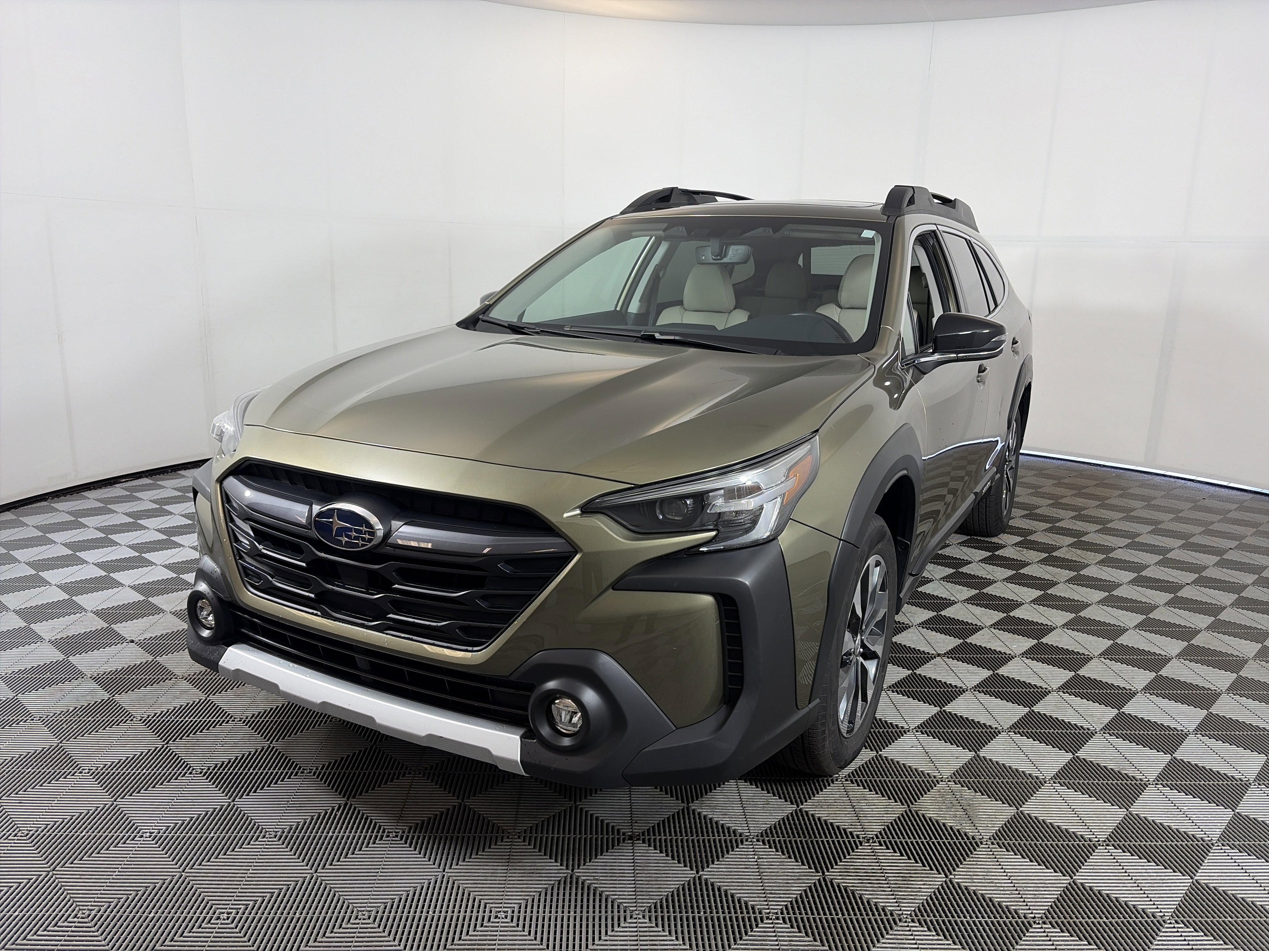 Used 2023 Subaru Outback Limited image 2