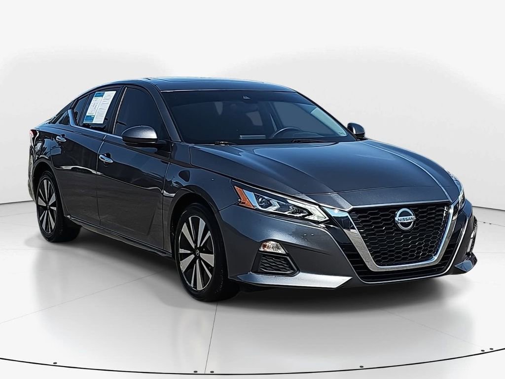 Used 2022 Nissan Altima 2.5 SV w/ SV Premium Package image 2