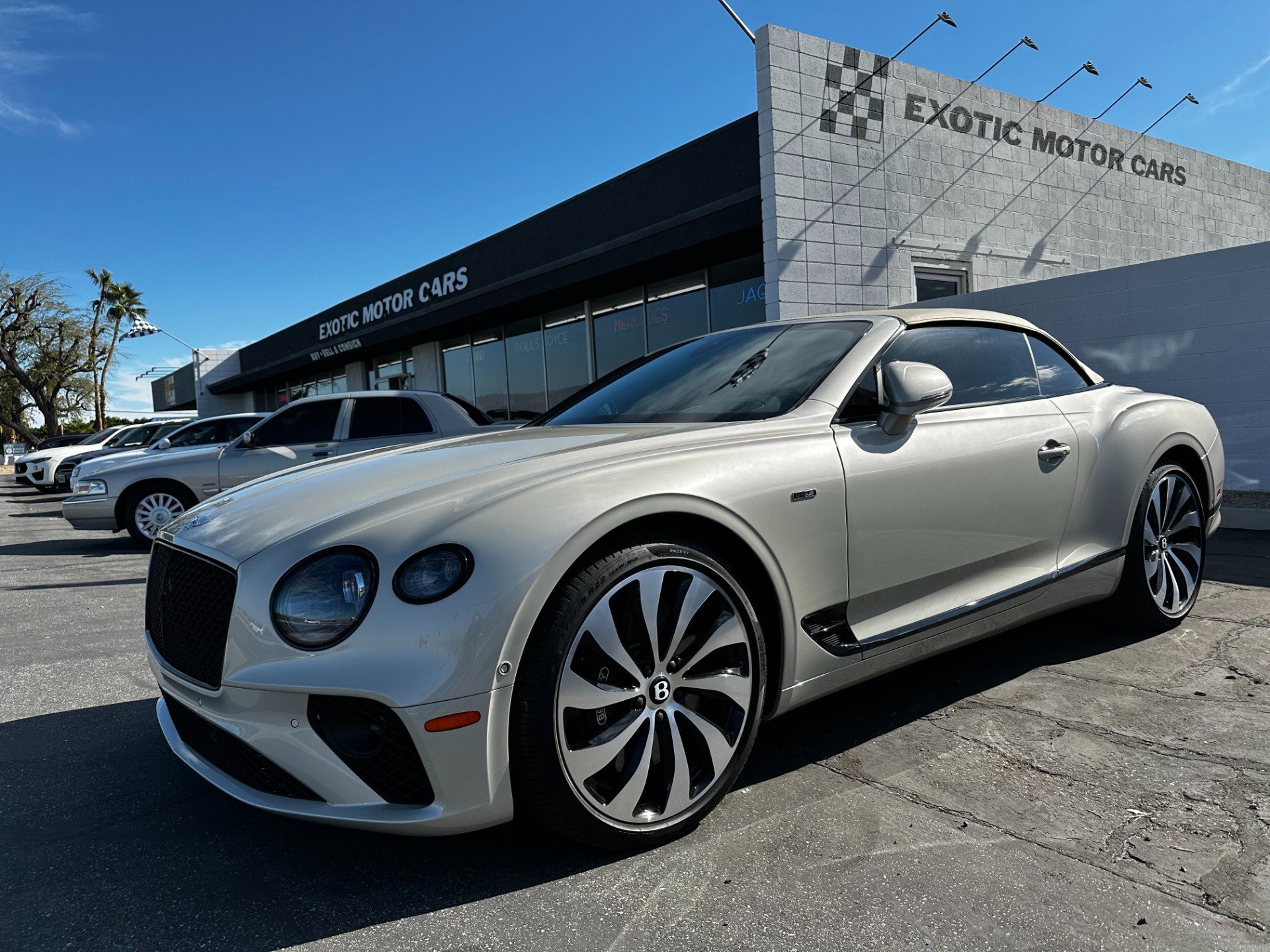 Used 2024 Bentley Continental GT V8 image 1