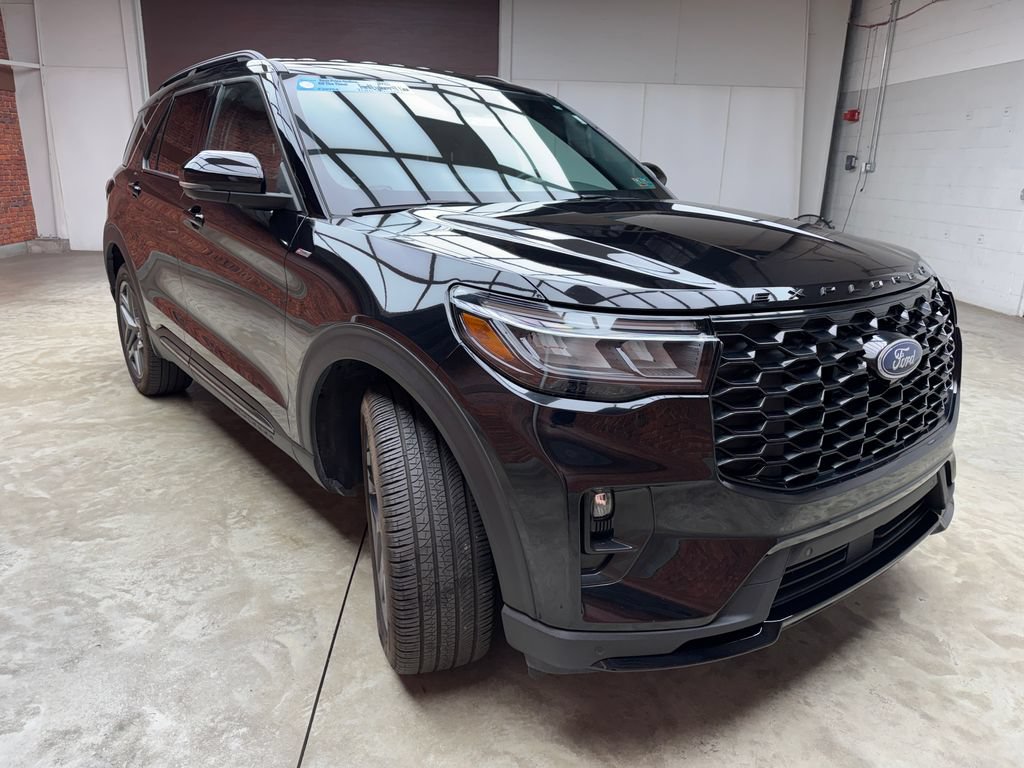 Used 2025 Ford Explorer ST-Line w/ ST-Line Street Pack AWD/4WD image 8