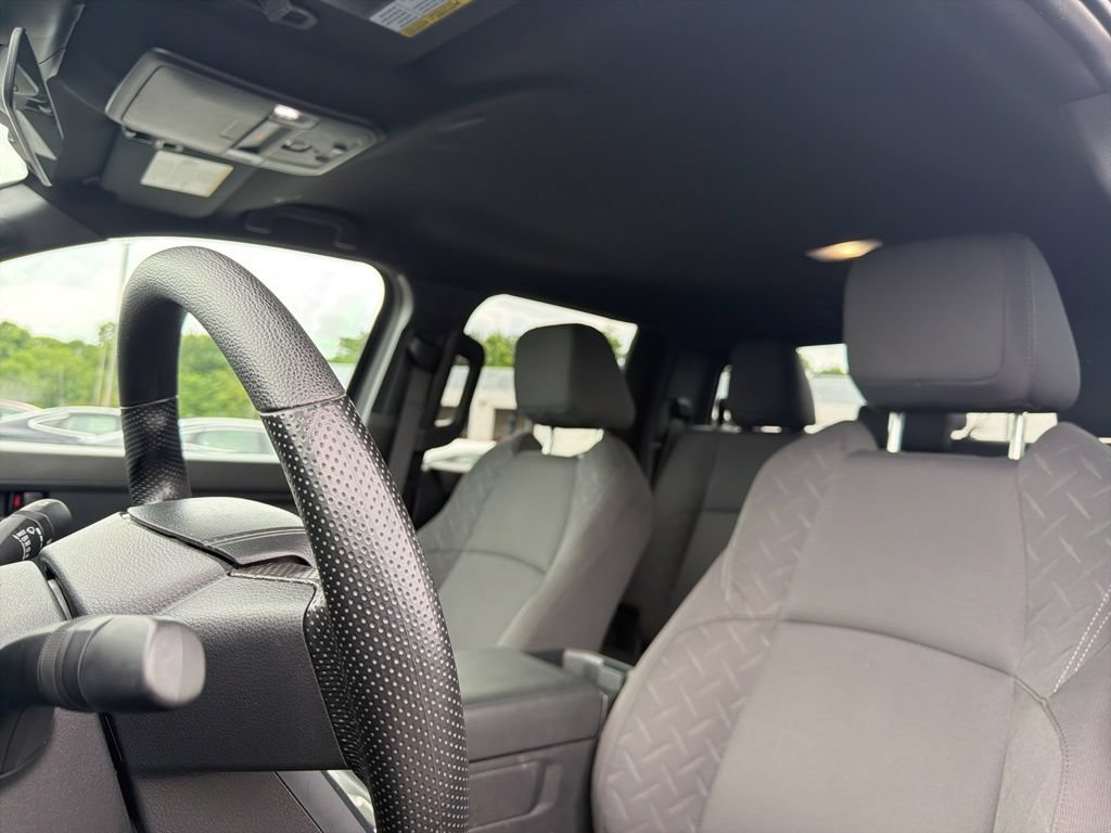 Used 2025 Toyota Tacoma SR5 AWD/4WD image 33