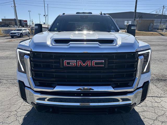 Used 2024 GMC Sierra 2500 Pro w/ Convenience Package image 2