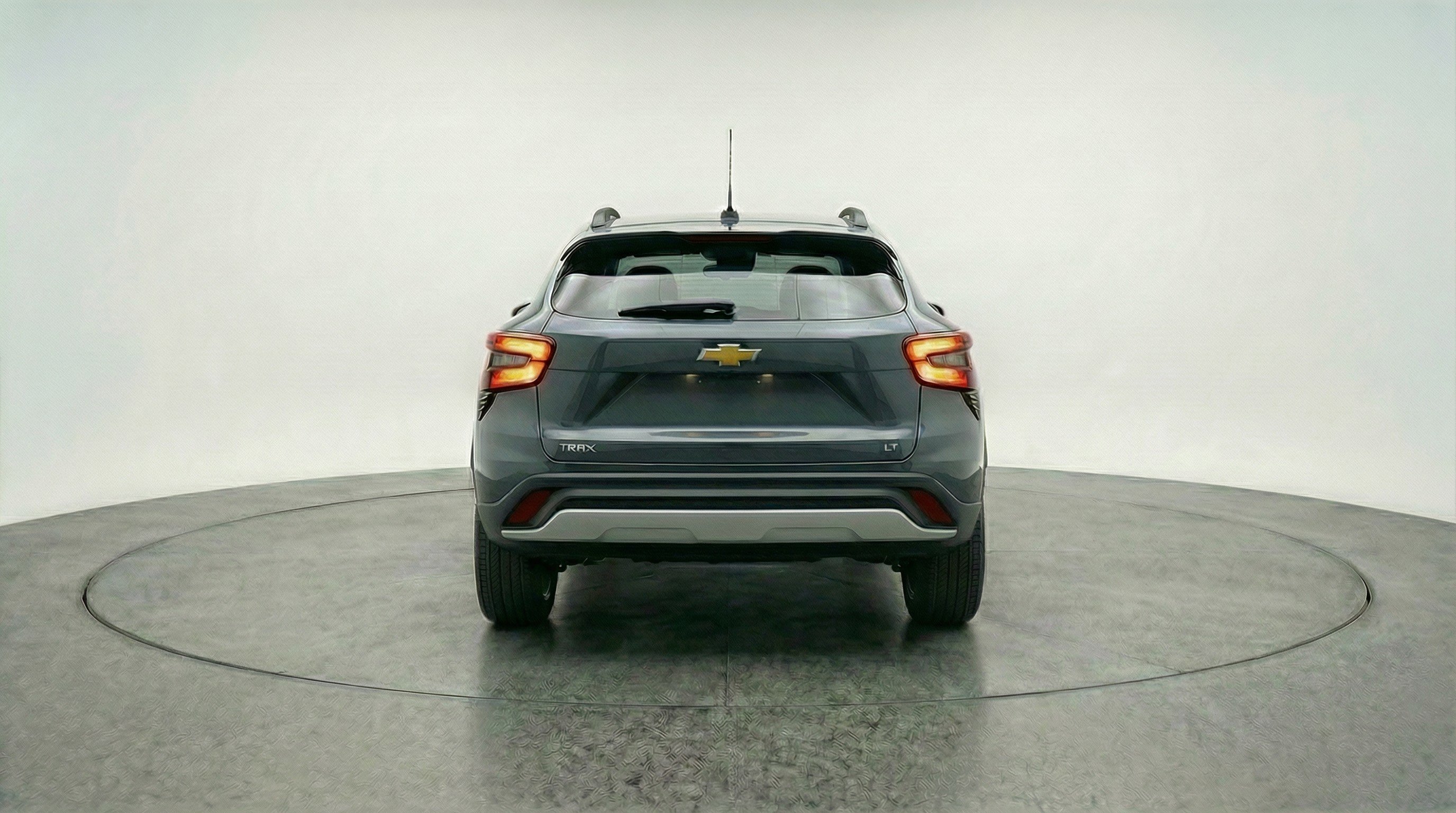 Used 2025 Chevrolet Trax LT FWD image 7