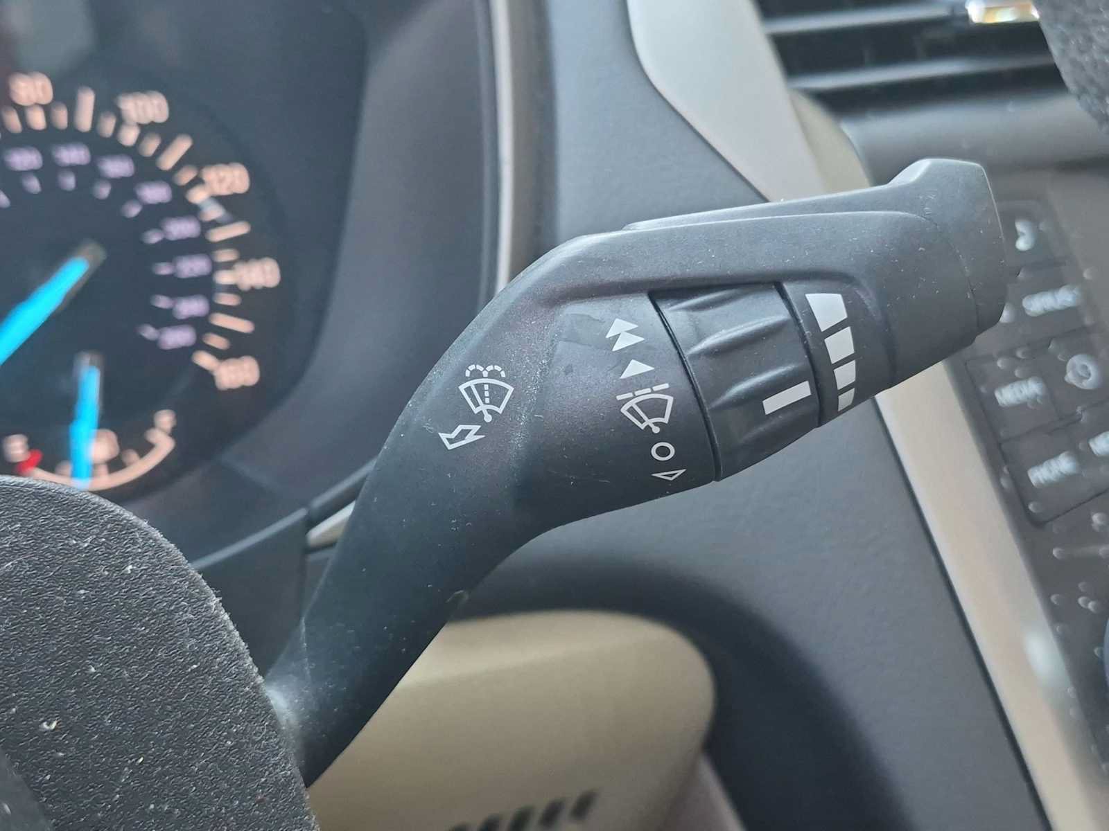 Used 2014 Ford Fusion SE FWD image 25