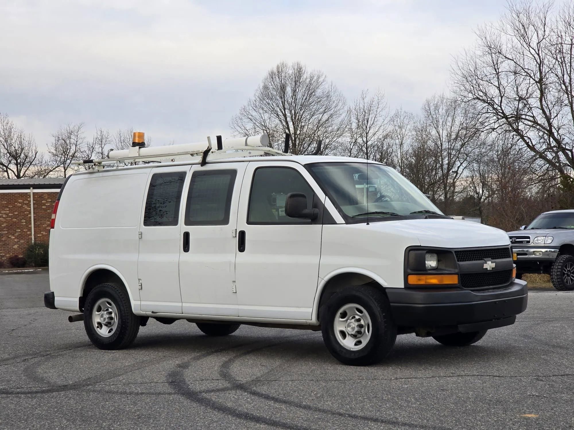 Used 2009 Chevrolet Express 2500 image 5