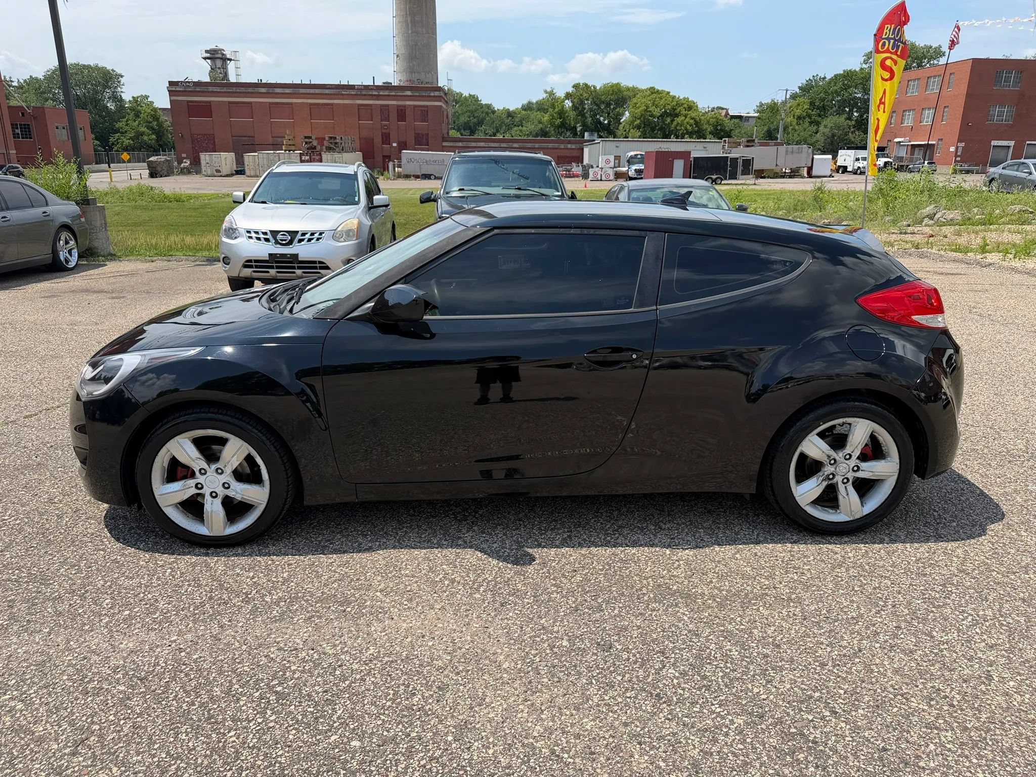 Used 2013 Hyundai Veloster FWD image 3