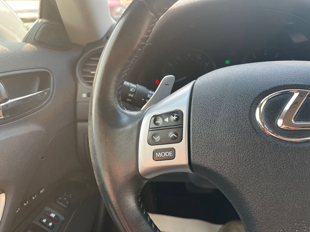 Used 2012 Lexus IS 250C w/ Luxury Pkg RWD image 12