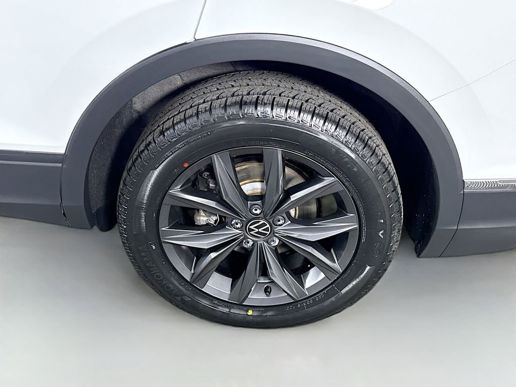 Used 2022 Volkswagen Tiguan SE AWD/4WD image 34