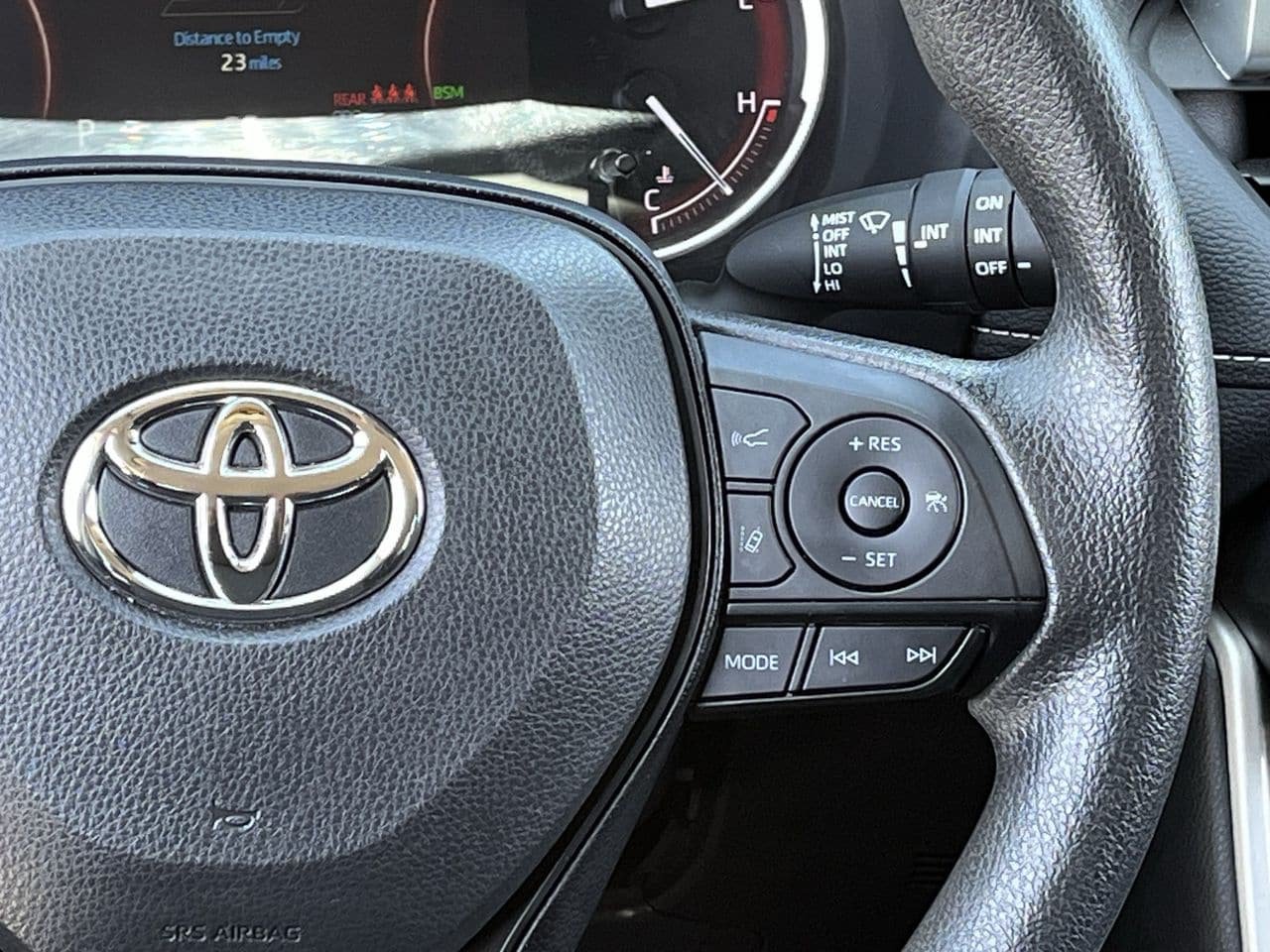 Used 2025 Toyota RAV4 XLE AWD/4WD image 14