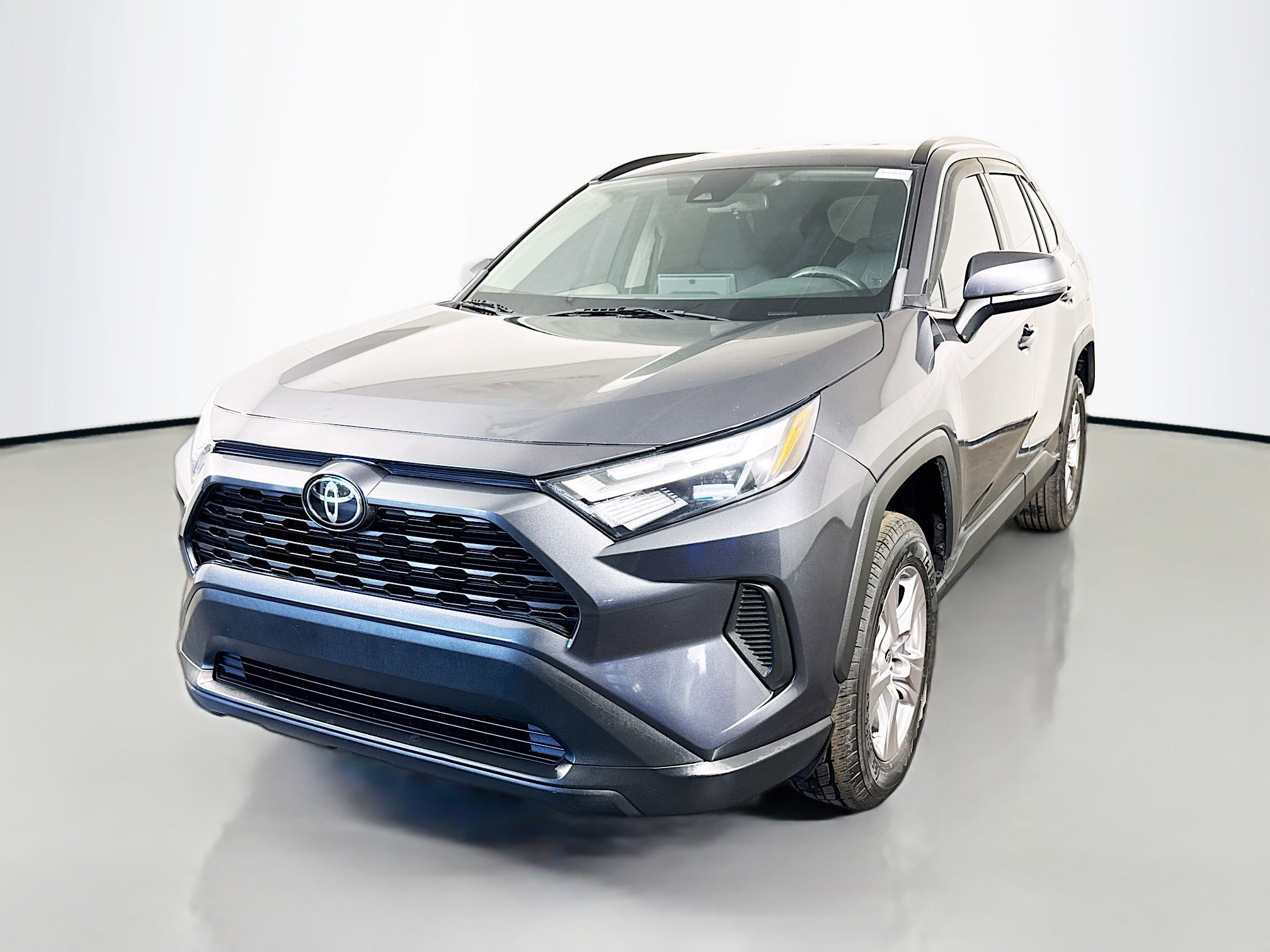 Used 2022 Toyota RAV4 XLE image 4
