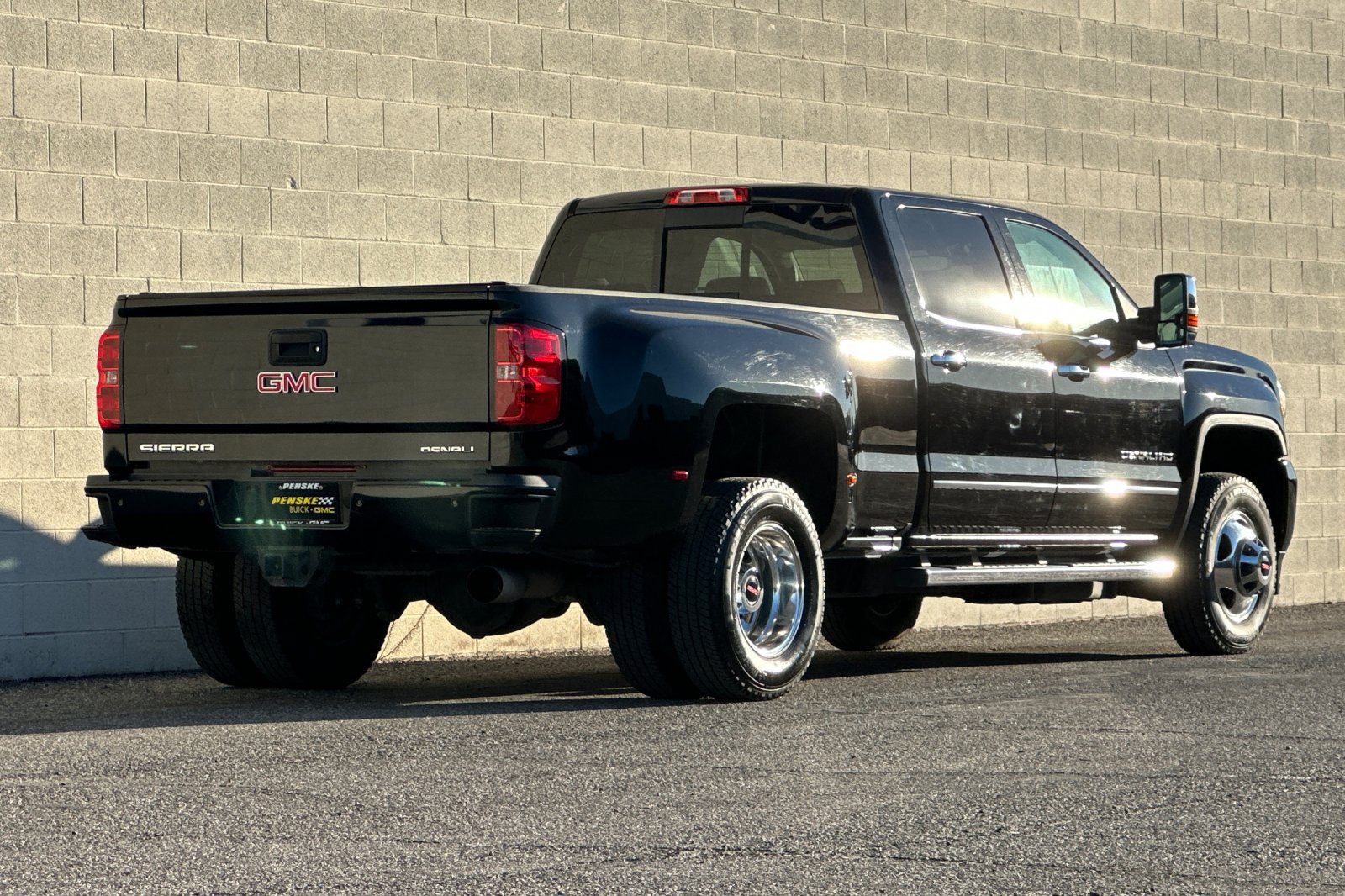 Certified 2016 GMC Sierra 3500 Denali w/ Duramax Plus Package RWD image 4