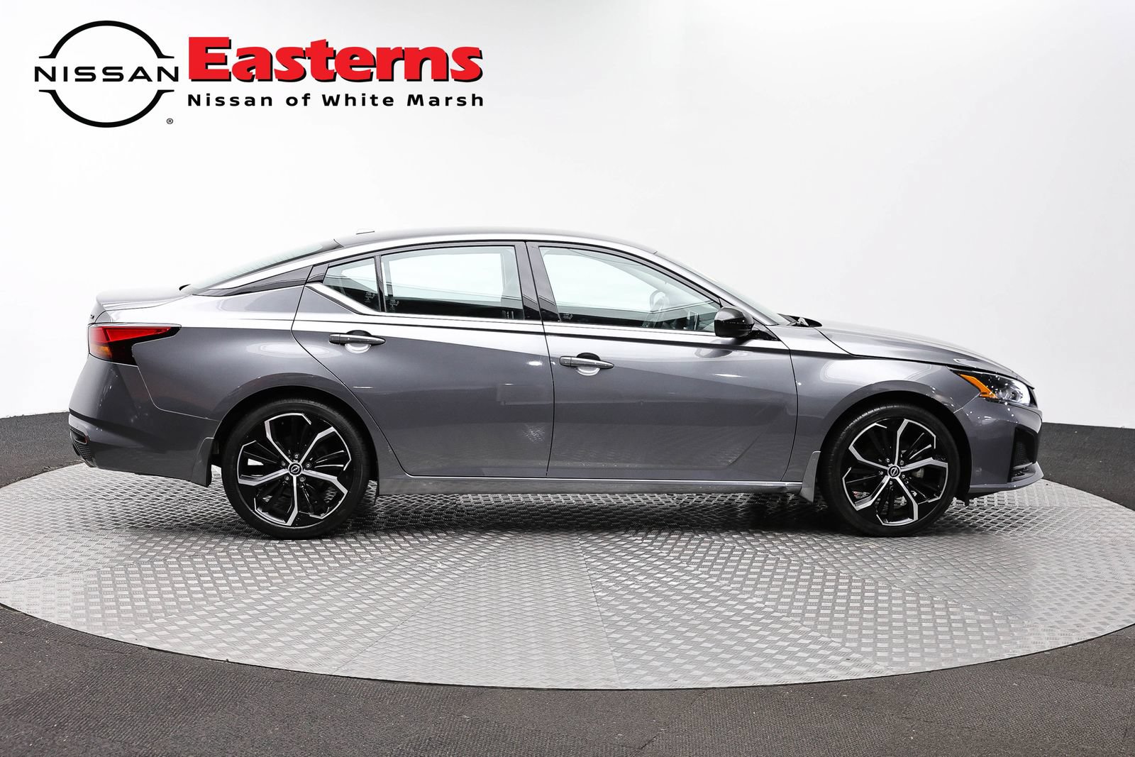 Used 2024 Nissan Altima 2.5 SR FWD image 3