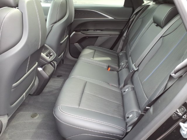 Used 2025 Cadillac Lyriq Luxury AWD/4WD image 7