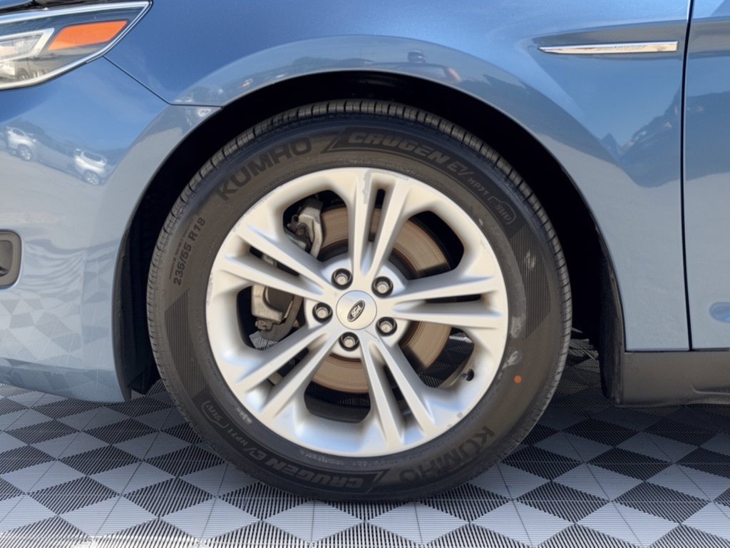 Used 2018 Ford Taurus SE FWD image 13