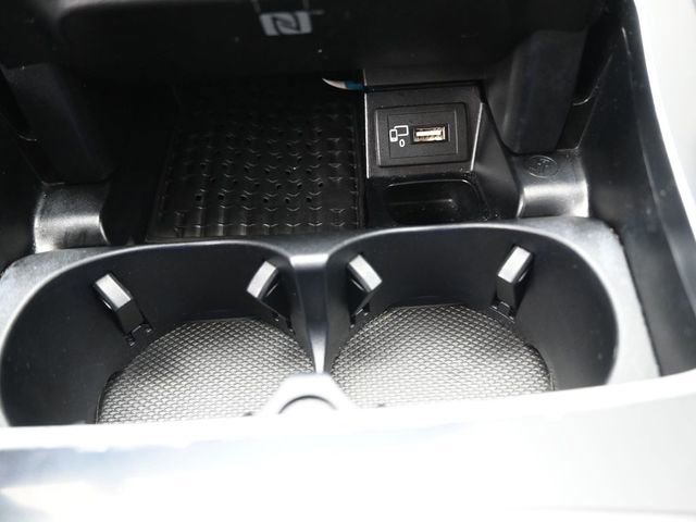 Used 2017 Mercedes-Benz E 300 4MATIC image 3