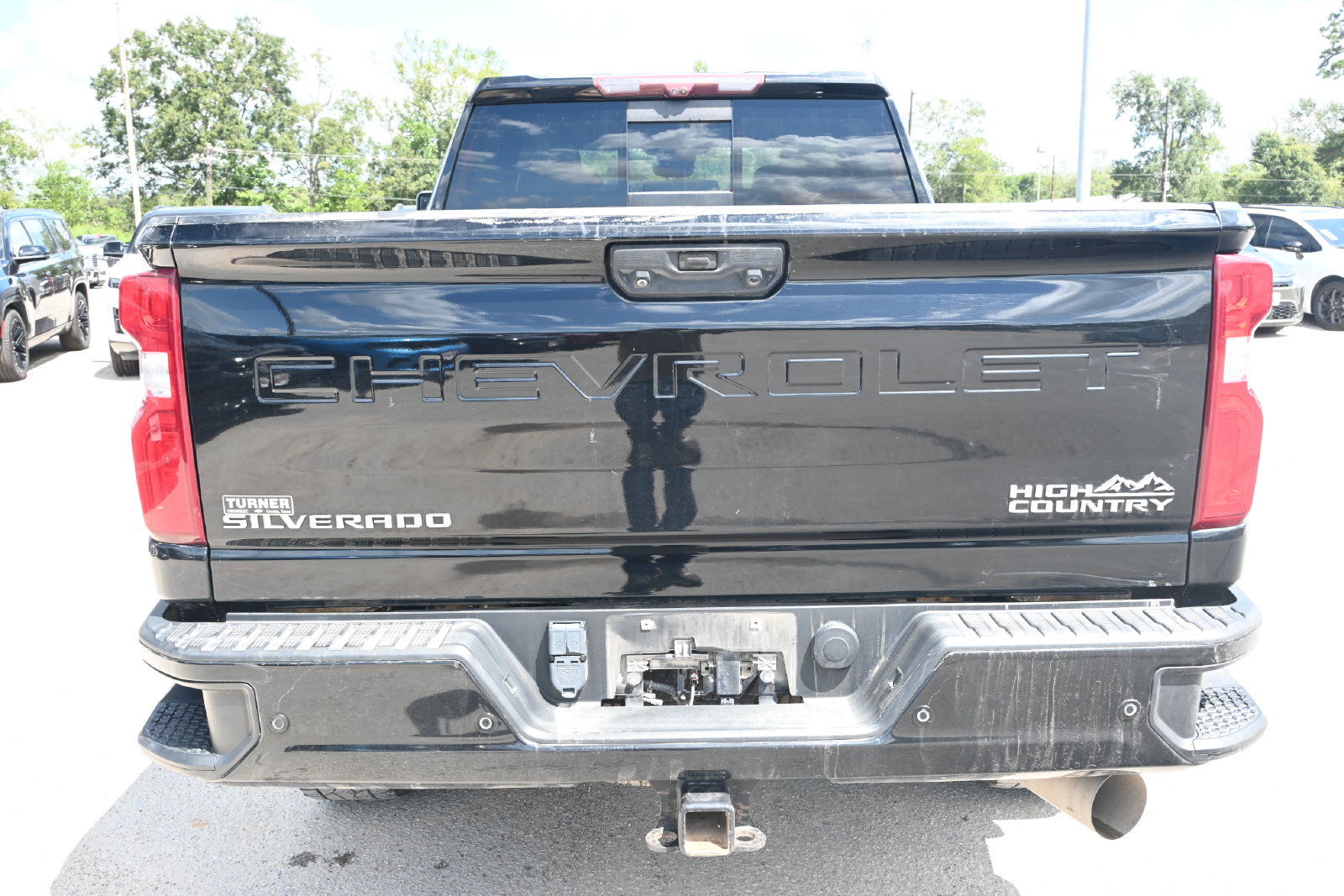 Used 2022 Chevrolet Silverado 2500 High Country w/ Technology Package AWD/4WD image 3