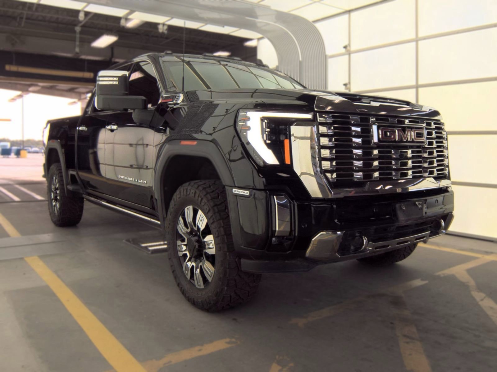 Used 2024 GMC Sierra 2500 Denali w/ Denali Reserve Package AWD/4WD image 1